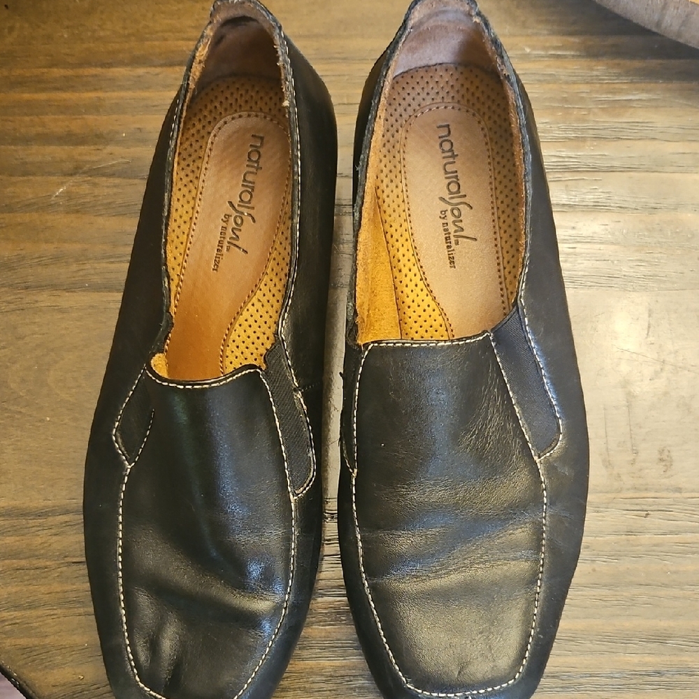SOUL Naturalizer Black Leather Slip-On Loafers